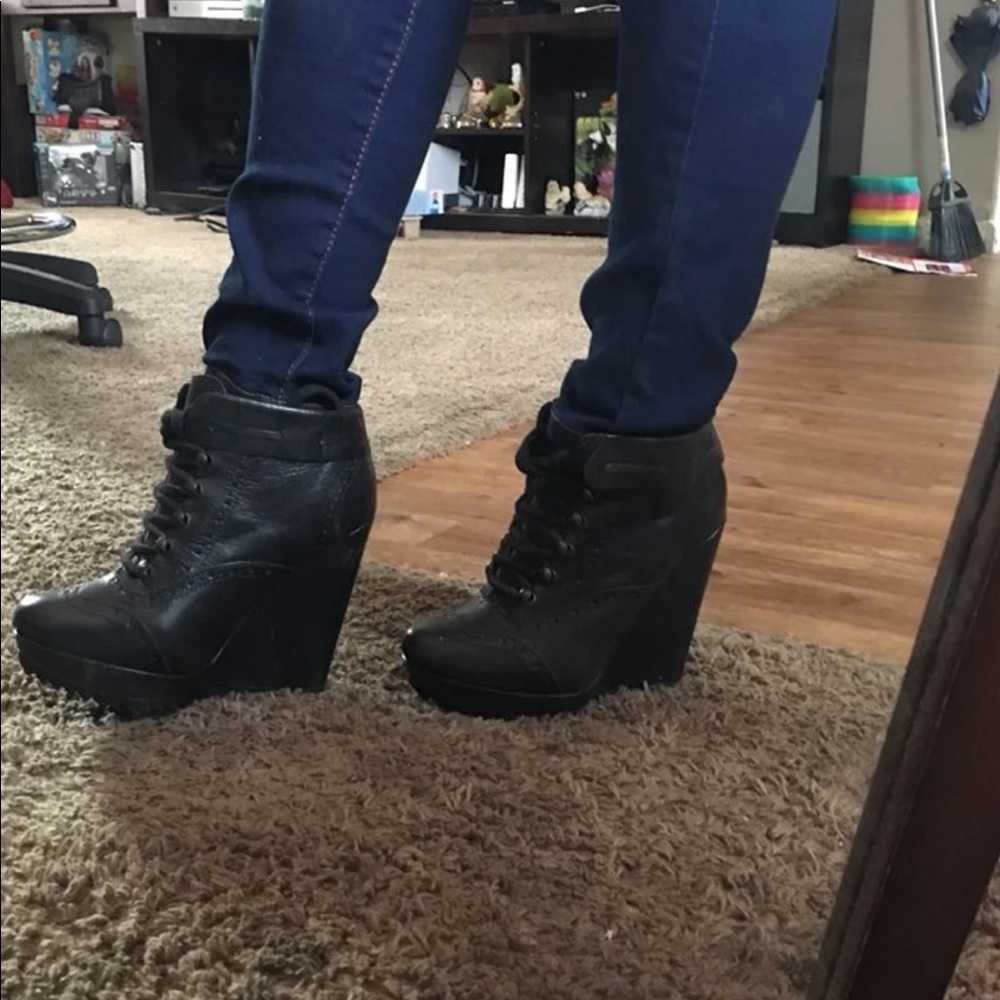 Heels. - Picture 2 of 5
